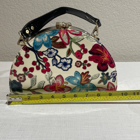 Embroidered Floral Kiss Lock Top Handle Purse Vintage Style Statement Bag - Picture 9 of 10